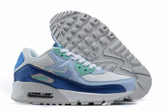 Les baskets Nike Air Max 90 Futura sont des pièces maîtresses de la mode.