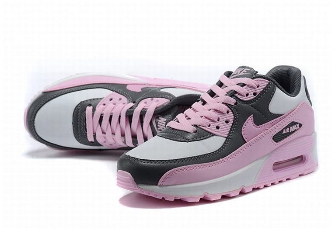 Les baskets Nike Air Max 90 Futura sont des pièces maîtresses de la mode.