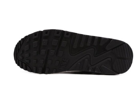 Les baskets Nike Air Max 90 Futura sont des pièces maîtresses de la mode.