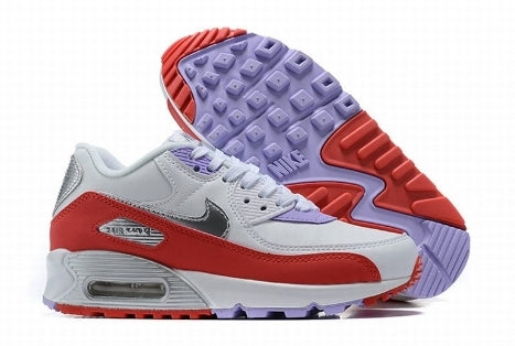 Les baskets Nike Air Max 90 Futura sont des pièces maîtresses de la mode.