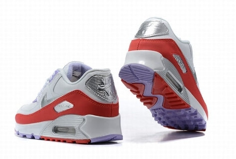 Les baskets Nike Air Max 90 Futura sont des pièces maîtresses de la mode.