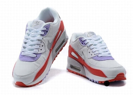 Les baskets Nike Air Max 90 Futura sont des pièces maîtresses de la mode.