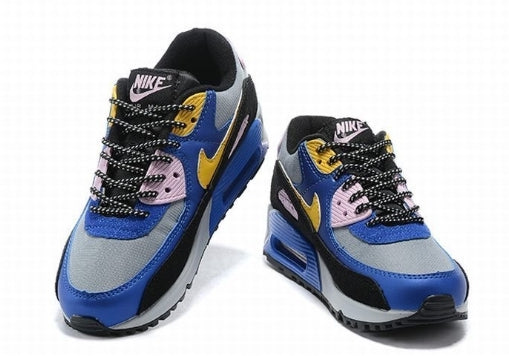 Les baskets Nike Air Max 90 Futura sont des pièces maîtresses de la mode.