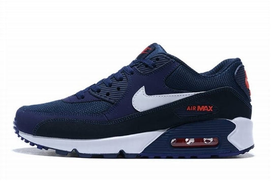 Les baskets Nike Air Max 90 Futura sont des pièces maîtresses de la mode.