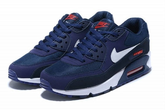 Les baskets Nike Air Max 90 Futura sont des pièces maîtresses de la mode.