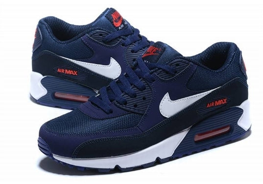 Les baskets Nike Air Max 90 Futura sont des pièces maîtresses de la mode.