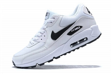Les baskets Nike Air Max 90 Futura sont des pièces maîtresses de la mode.