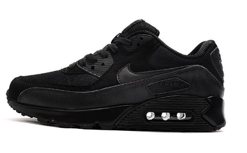 Les baskets Nike Air Max 90 Futura sont des pièces maîtresses de la mode.
