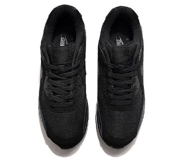 Les baskets Nike Air Max 90 Futura sont des pièces maîtresses de la mode.