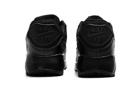 Les baskets Nike Air Max 90 Futura sont des pièces maîtresses de la mode.