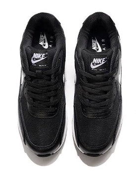 Les baskets Nike Air Max 90 Futura sont des pièces maîtresses de la mode.
