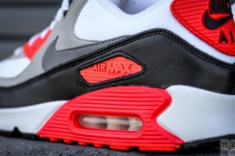 Les baskets Nike Air Max 90 Futura sont des pièces maîtresses de la mode.