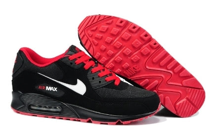 Les baskets Nike Air Max 90 Futura sont des pièces maîtresses de la mode.