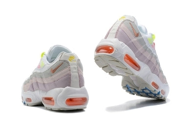 Les baskets Nike Air Max 95 Femme incarnent parfaitement l'évolution emblématique de la ligne Nike.