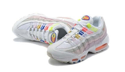 Les baskets Nike Air Max 95 Femme incarnent parfaitement l'évolution emblématique de la ligne Nike.