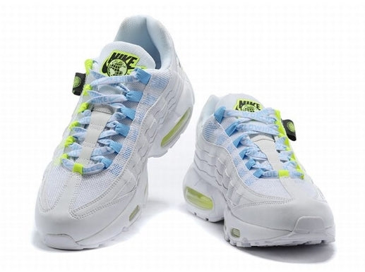 Résultats de l'évolution emblématique de la ligne Nike, les Nike Air Max 95 Worldwide Blue Fury sont un témoignage de l'engagement de Nike à combiner style et innovation.

