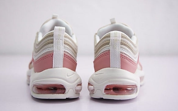 Les baskets Nike Air Max 97 Femme  sont des pièces maîtresses de la mode. Avec un look décontractée style iconique tendance olution emblématique de la ligne Nike, les Nike Air Max 97 sont un témoignage de l'engagement de Nike à combiner style et innovation.