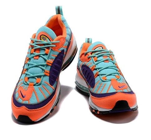 Baskets Nike Air Max 98  Grape sont un témoignage de l'engagement de Nike à combiner style et innovation.
