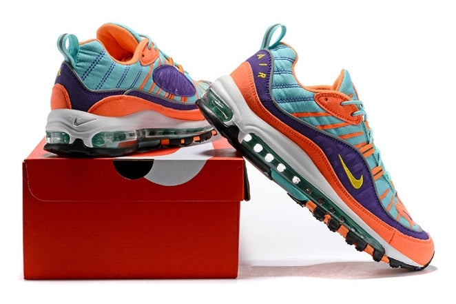 Baskets Nike Air Max 98  Grape sont un témoignage de l'engagement de Nike à combiner style et innovation.