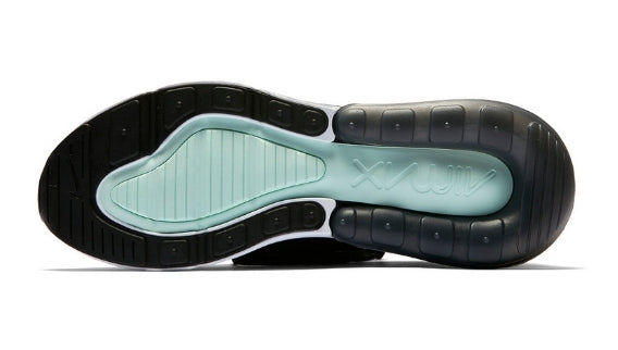 Les baskets Nike Air Max 270 Femme se démarquent par leur esthétique futuriste et leur technologie innovante.