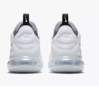 Les baskets Nike Air Max 270 Femme se démarquent par leur esthétique futuriste et leur technologie innovante.