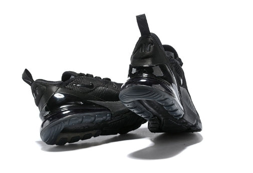 Les baskets Nike Air Max 270 Femme se démarquent par leur esthétique futuriste et leur technologie innovante.
