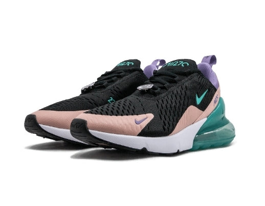 Les baskets Nike Air Max 270 Plus Femme combinent deux des modèles les plus emblématiques de la marque : les Air Max 270 et les Air Max Plus.