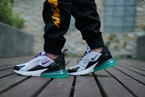 Les baskets Nike Air Max 270 Plus Femme combinent deux des modèles les plus emblématiques de la marque : les Air Max 270 et les Air Max Plus.