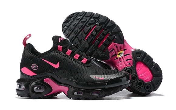 Les baskets Nike Air Max 270 Plus Femme combinent deux des modèles les plus emblématiques de la marque : les Air Max 270 et les Air Max Plus.