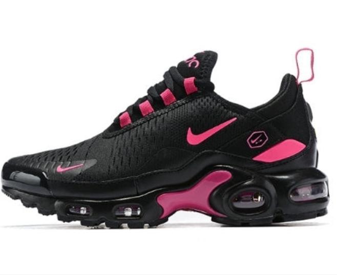 Les baskets Nike Air Max 270 Plus Femme combinent deux des modèles les plus emblématiques de la marque : les Air Max 270 et les Air Max Plus.