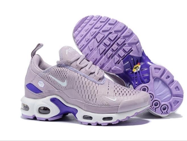 Les baskets Nike Air Max 270 Plus Femme combinent deux des modèles les plus emblématiques de la marque : les Air Max 270 et les Air Max Plus.