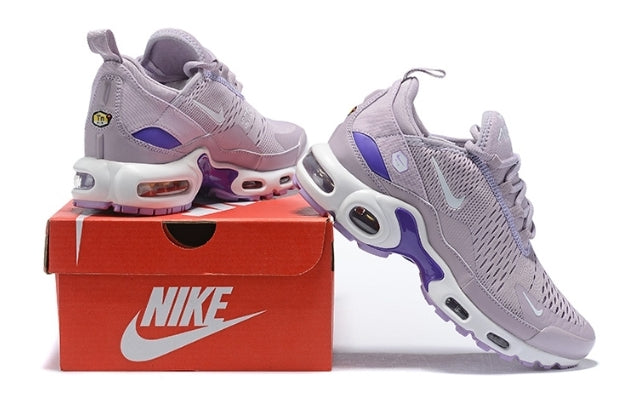 Les baskets Nike Air Max 270 Plus Femme combinent deux des modèles les plus emblématiques de la marque : les Air Max 270 et les Air Max Plus.