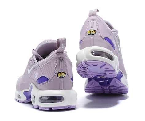 Les baskets Nike Air Max 270 Plus Femme combinent deux des modèles les plus emblématiques de la marque : les Air Max 270 et les Air Max Plus.