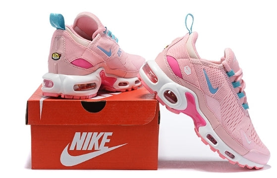 Les baskets Nike Air Max 270 Plus Femme combinent deux des modèles les plus emblématiques de la marque : les Air Max 270 et les Air Max Plus.