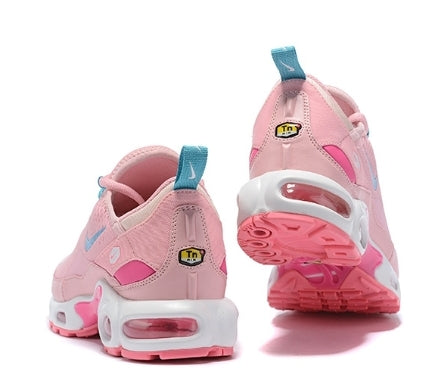 Les baskets Nike Air Max 270 Plus Femme combinent deux des modèles les plus emblématiques de la marque : les Air Max 270 et les Air Max Plus.