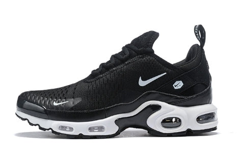 Les baskets Nike Air Max 270 Femme se démarquent par leur esthétique futuriste et leur technologie innovante.