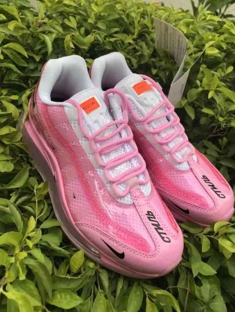 Les baskets Nike Air Max 720 95 Femme marient le design emblématique des Air Max 95 avec l'innovation moderne de l’unité Air Max 720.