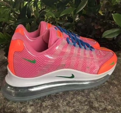 Les baskets Nike Air Max 720 95 Femme marient le design emblématique des Air Max 95 avec l'innovation moderne de l’unité Air Max 720.