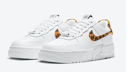 Les baskets Nike Air Max Pixel Femme incarnent une élégance contemporaine et un design moderniste qui captivent immédiatement.