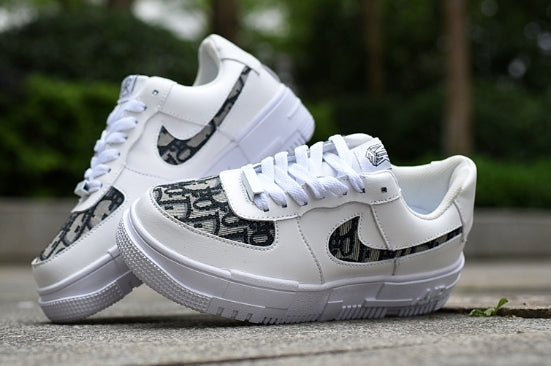 Les baskets Nike Air Max Pixel Femme incarnent une élégance contemporaine et un design moderniste qui captivent immédiatement.