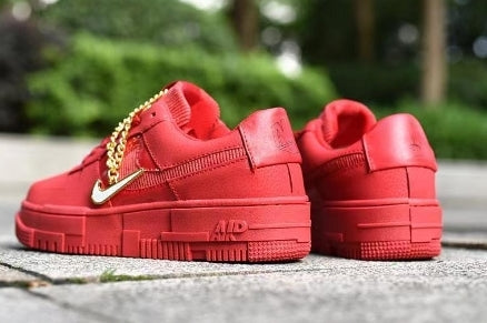 Les baskets Nike Air Max Pixel Femme incarnent une élégance contemporaine et un design moderniste qui captivent immédiatement.