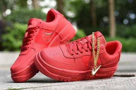 Les baskets Nike Air Max Pixel Femme incarnent une élégance contemporaine et un design moderniste qui captivent immédiatement.