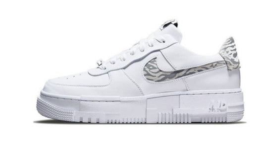 Les baskets Nike Air Max Pixel Femme incarnent une élégance contemporaine et un design moderniste qui captivent immédiatement.