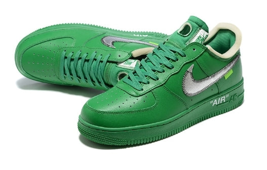 Premièrement : Les baskets  Nike Air Force 1 High Femme réinventent la silhouette classique avec un design montant emblématique.