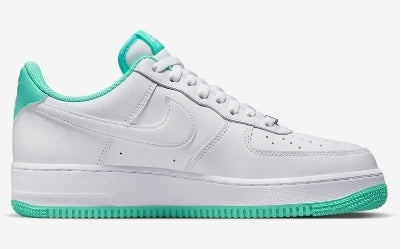 Premièrement : Les baskets Nike Air Force 1 femme sont bien plus qu’une simple paire de baskets – elles incarnent un style légendaire, un confort exceptionnel et une polyvalence inégalée.