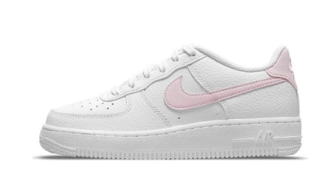 Premièrement : Les baskets Nike Air Force 1 Low femme incarnent l’alliance parfaite entre style intemporel et innovation technique.