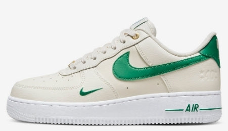 Premièrement : Les baskets Nike Air Force 1 Low femme incarnent l’alliance parfaite entre style intemporel et innovation technique.