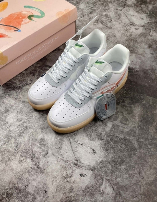 Premièrement : Les baskets Nike Air Force 1 Low femme incarnent l’alliance parfaite entre style intemporel et innovation technique.
