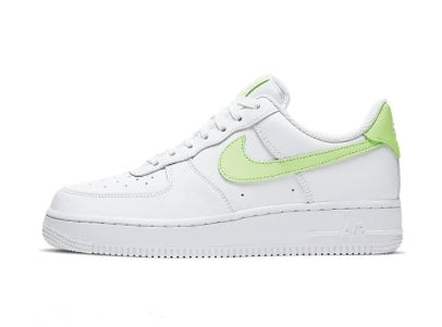 Premièrement : Les baskets Nike Air Force 1 Low femme incarnent l’alliance parfaite entre style intemporel et innovation technique.