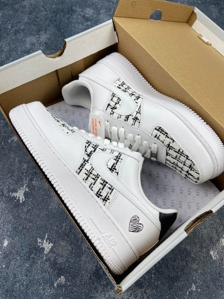 Premièrement : Les baskets Nike Air Force 1 femme sont bien plus qu’une simple paire de baskets – elles incarnent un style légendaire, un confort exceptionnel et une polyvalence inégalée.